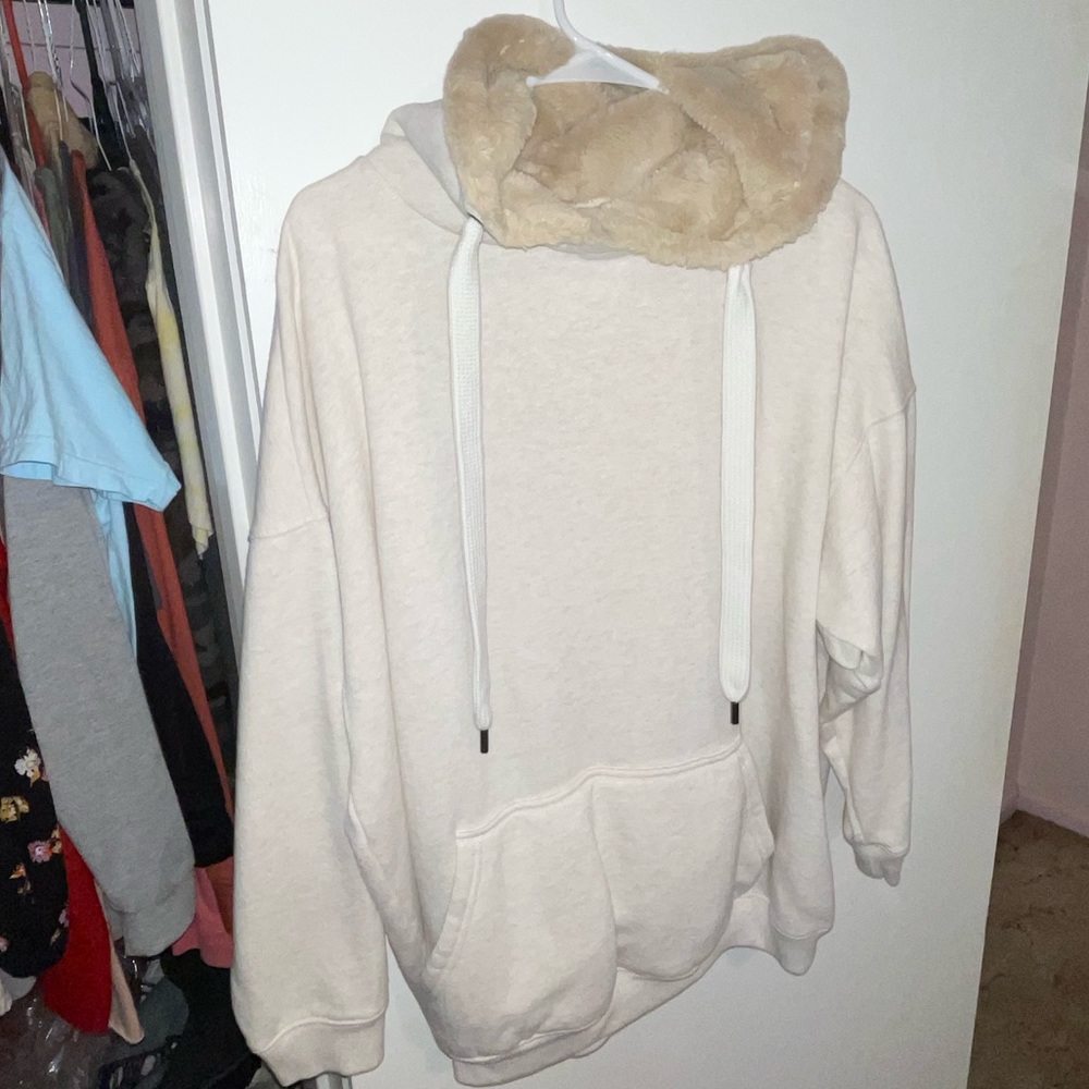 Aerie Super soft Cream Hooded Sweatshirt // Size Large